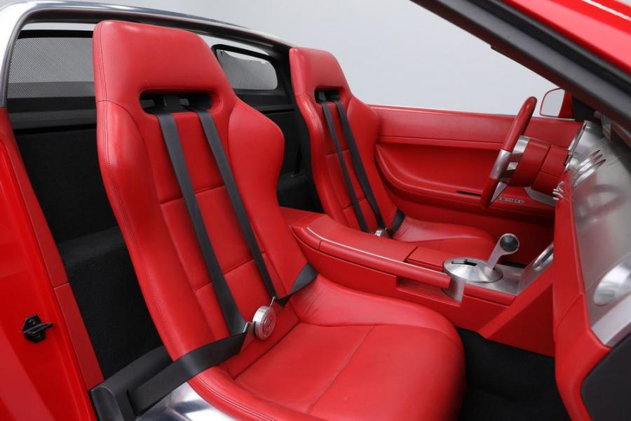 Интерьер Ford Mustang GT Convertible Concept 2004 года  (фото 14 из 51)